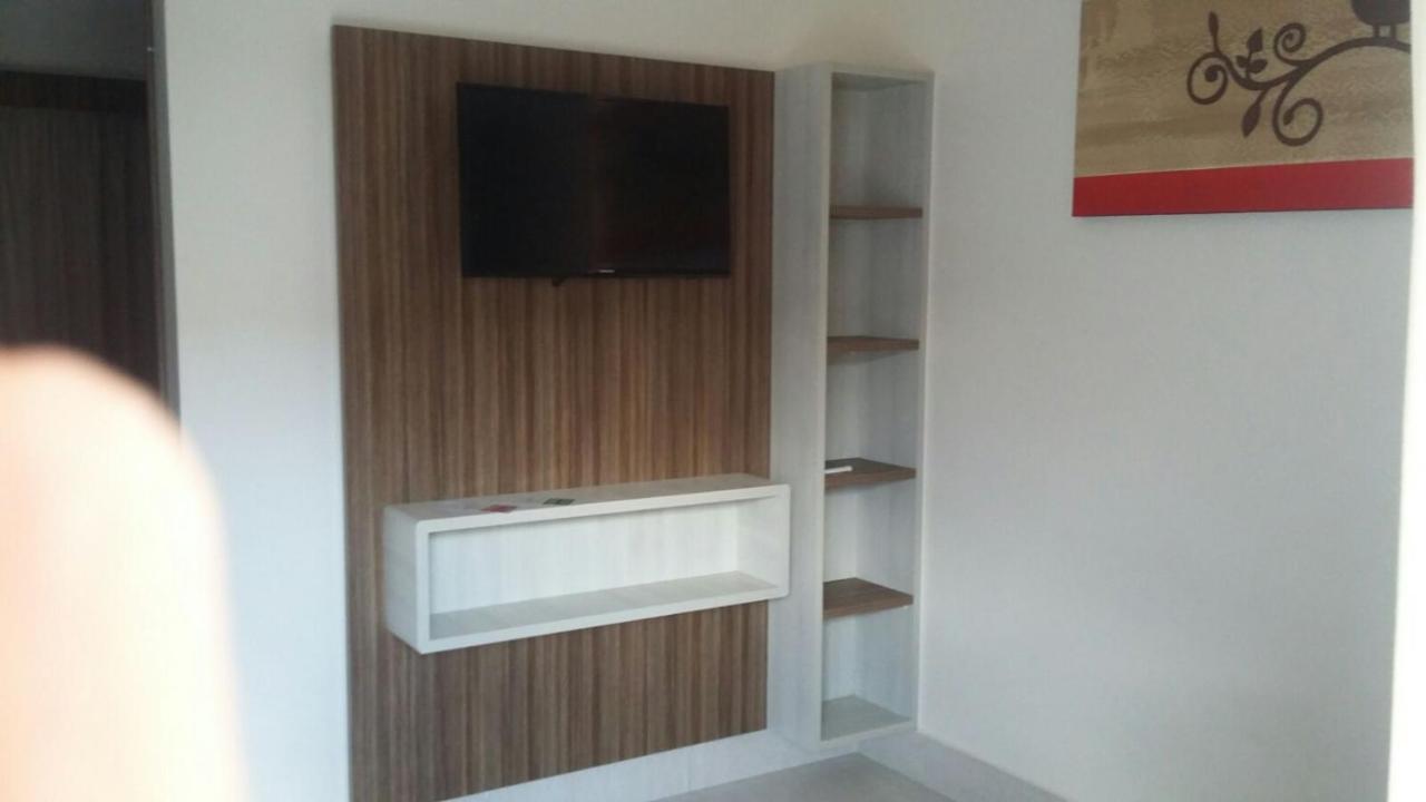 Lacqua Di Roma Com Piscina De Ondas 卡达斯诺瓦斯 外观 照片